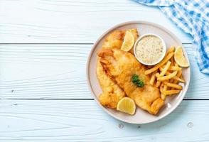 fish and chips med pommes frites - ohälsosam mat