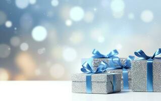 silver- gåva lådor med blå band rosett märka över suddig bokeh bakgrund med lampor. jul dekor. hälsning festlig bild. kopia Plats. ai genererad foto