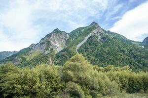 myojin dake berg i kamikochi. känd berg för vandring och vandring i matsumoto, nagano, japan foto