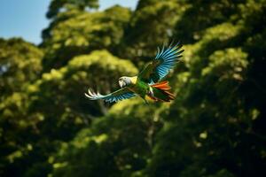 tät, smaragdgrön djungel scen med en vibrerande papegoja flygande mitt i de lövverk ai generativ foto