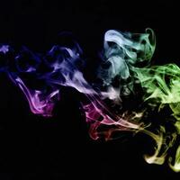 abstrakt rök isolerat på svart bakgrund, regnbåge pulver. ai generativ foto
