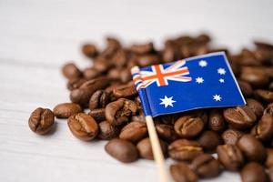 australiens flagga på kaffebönor, import export dryck mat koncept. foto