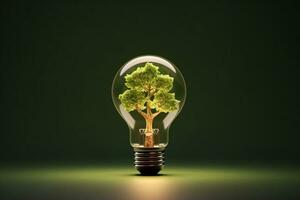 grön träd inuti en glödlampa på mörk bakgrund med kopia Plats foto