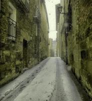 snöar på gatan foto