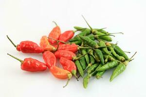 röd och grön kryddad chili foto