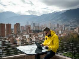 colombianska tonåring arbetssätt på en bärbar dator i en vibrerande urban miljö ai generativ foto