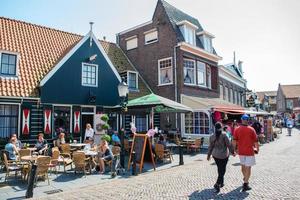 sommarsikt över Volendan, Nederländerna, 2016 foto