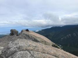 stora stenar vid Seoraksan nationalpark, Sydkorea foto