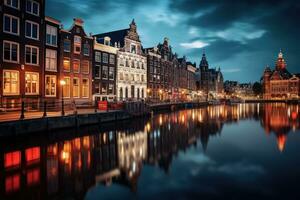 amsterdam kanal på natt, holland, nederländerna. resa bakgrund. amsterdam stad upplyst byggnad och kanal på natt, Nederländerna, ai genererad foto