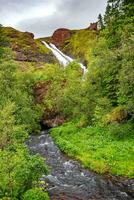 underbar vattenfall systrafoss i söder Island, nära kirkjubaejarklaustur foto