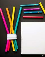 pennor och anteckningsbok på svart bakgrund. tillbaka till skola begrepp. generativ ai foto