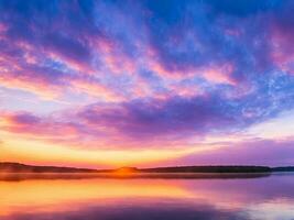 panorama av skön soluppgång över sjö foto