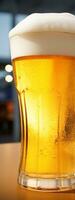 glas av kall öl med skum, halvliter av original- premie öl dryck, alkohol smak och Semester firande foto