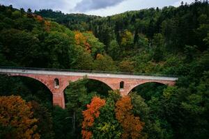gammal järnväg viadukt i srebrna gora. polen landmärke nära klodzka foto