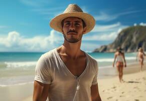 ai generativ tillbaka se ung turist man i sommar klänning och hatt stående på skön sandig strand. njuter. foto