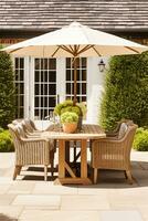 modern stuga trädgård möbel, utomhus- dekor och landsbygden hus uteplats terrass stolar och tabell med paraply, Land stil, generativ ai foto