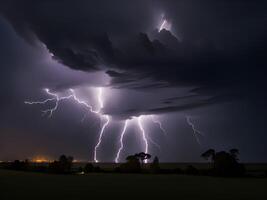 blixt- i himmel med storm moln foto