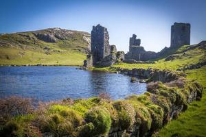 koppla av på vintage tre slott huvud på Mizen halvön i Irland foto
