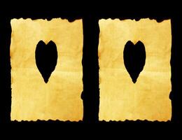 gammal papper ark med hjärta symbol på svart bakgrund foto