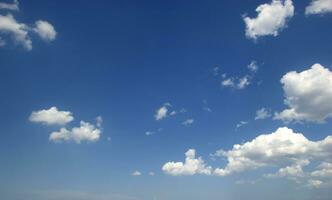 moln blå himmel foto