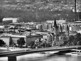 wien på de Donau flod foto