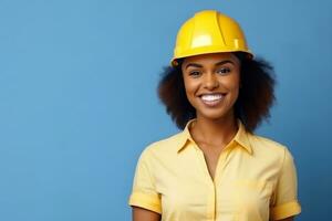 ung afrikansk amerikan kvinna bär en gul, leende, generativ ai foto