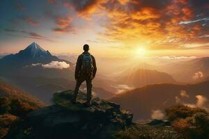 man med ryggsäck stående på de topp av en berg och ser på de solnedgång. ai genererad proffs Foto
