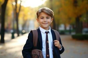 pojke går till skola foto