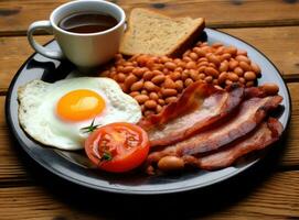engelsk frukost med friterad ägg och bacon foto