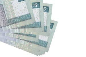 5 egyptisk pounds räkningar lögner i små knippa eller packa isolerat på vit. attrapp med kopia Plats. företag och valuta utbyta foto