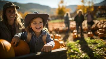 hayride genom en pumpa lappa med familj foto