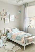minimalistisk barn rum med beige vägg foto