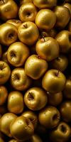 vatten droppar synlig på gyllene äpplen stock generativ ai foto