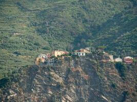 cinque terre på de medelhavs hav foto