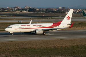 algeriet boeing 737-800 7t-vkk passagerare plan avresa på istanbul ataturk flygplats foto