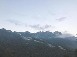 morgon i Kaukasusbergen. roza khutor, ryssland foto