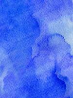 blå akvarell bakgrund med fläckar, prickar, suddiga cirklar foto
