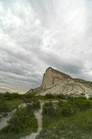 naturlandskap med utsikt över den vita klippan. foto