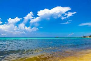 tropisk mexikansk strand klart turkost vatten playa del carmen mexico. foto