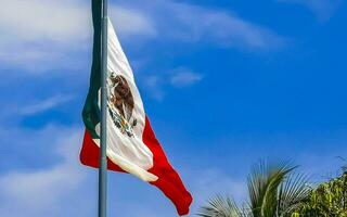 mexikansk grön vit röd flagga i zicatela puerto escondido Mexiko. foto