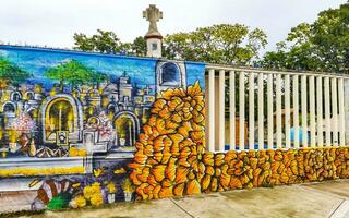 playa del carmen quintana roo mexico 2021 konstnärlig väggar med målningar och graffiti playa del carmen Mexiko. foto