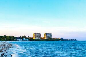 tropisk mexikansk strand klart turkost vatten playa del carmen mexico. foto