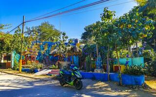 puerto escondido oaxaca mexico 2023 typisk skön färgrik turist gata trottoar stad puerto escondido Mexiko. foto