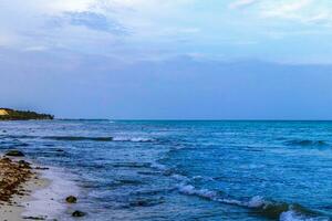 tropisk mexikansk strand klart turkost vatten playa del carmen mexico. foto