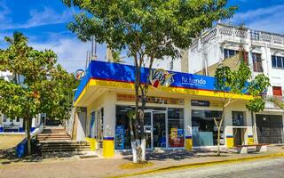 puerto escondido oaxaca mexico 2023 typisk skön färgrik turist gata trottoar stad puerto escondido Mexiko. foto