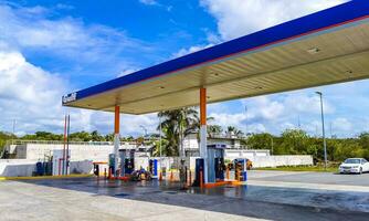 playa del carmen quintana roo mexico 2023 mexikansk gå mart gomart affär Lagra bensin gas station Mexiko. foto