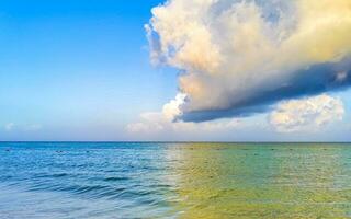 tropisk mexikansk strand klart turkost vatten playa del carmen mexico. foto