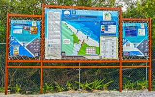 playa del carmen quintana roo mexico 2021 naturlig tropisk mexikansk karibiska strand ingång playa del carmen Mexiko. foto