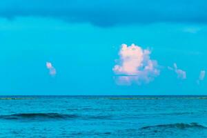 tropisk mexikansk strand klart turkost vatten playa del carmen mexico. foto