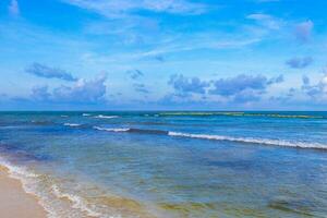 tropisk mexikansk strand klart turkost vatten playa del carmen mexico. foto